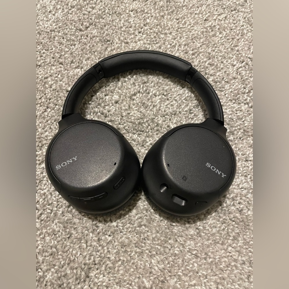 Sony WH-CH710N Wireless Noise Canceling Over Ear Headphones - Black - READ!